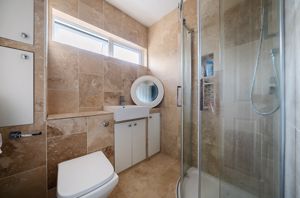 En Suite- click for photo gallery